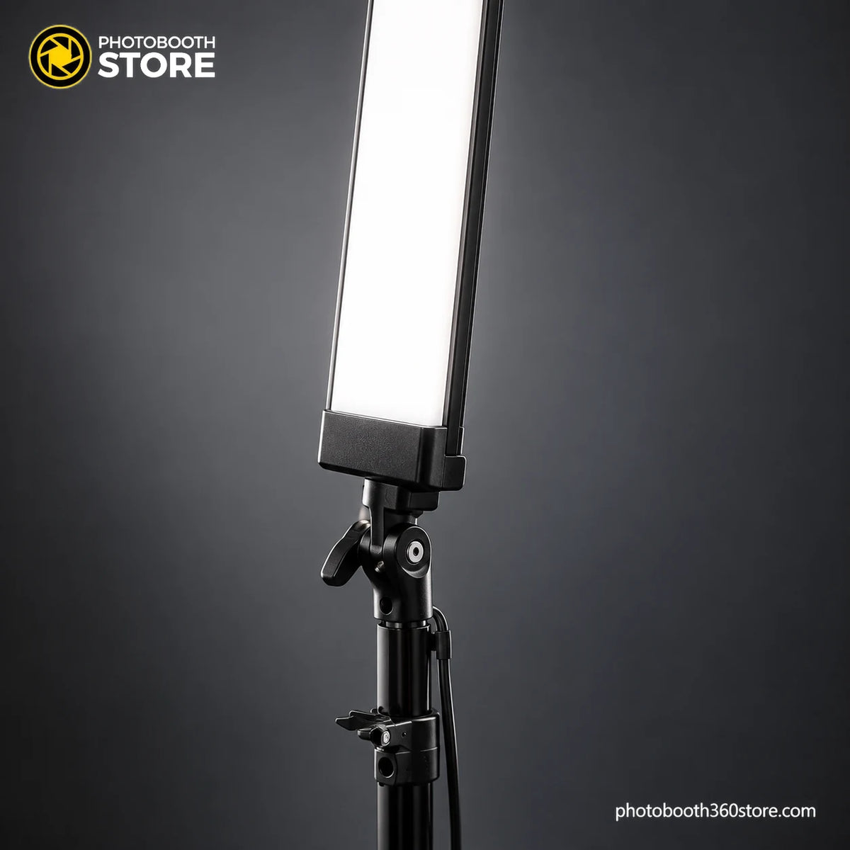 Pack of 2 Ultimate LED Lighting Spotlights + Tripods: close-up of the LED panel